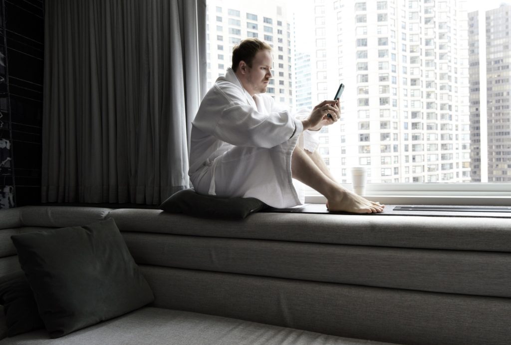 Divan Medical - Patient on phone