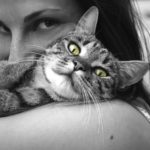 Divan Medical - woman with cat