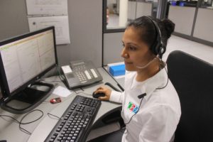 Divan Medical - woman using computer headset