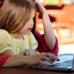 Divan - child at computer