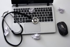 Divan - Laptop and Stethoscope